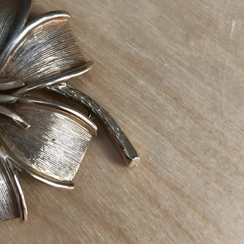 Vintage Flower Brooch MCM Brushed Gold Tone Textured 2